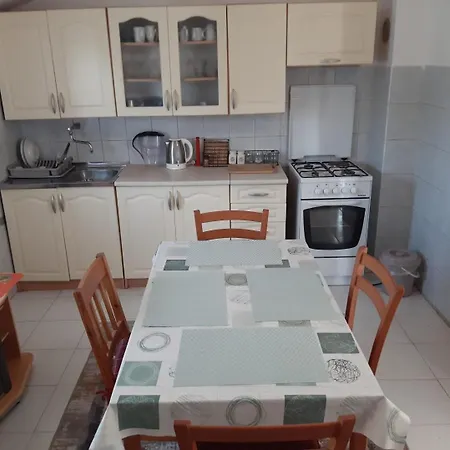 Ajsa Apartment *
